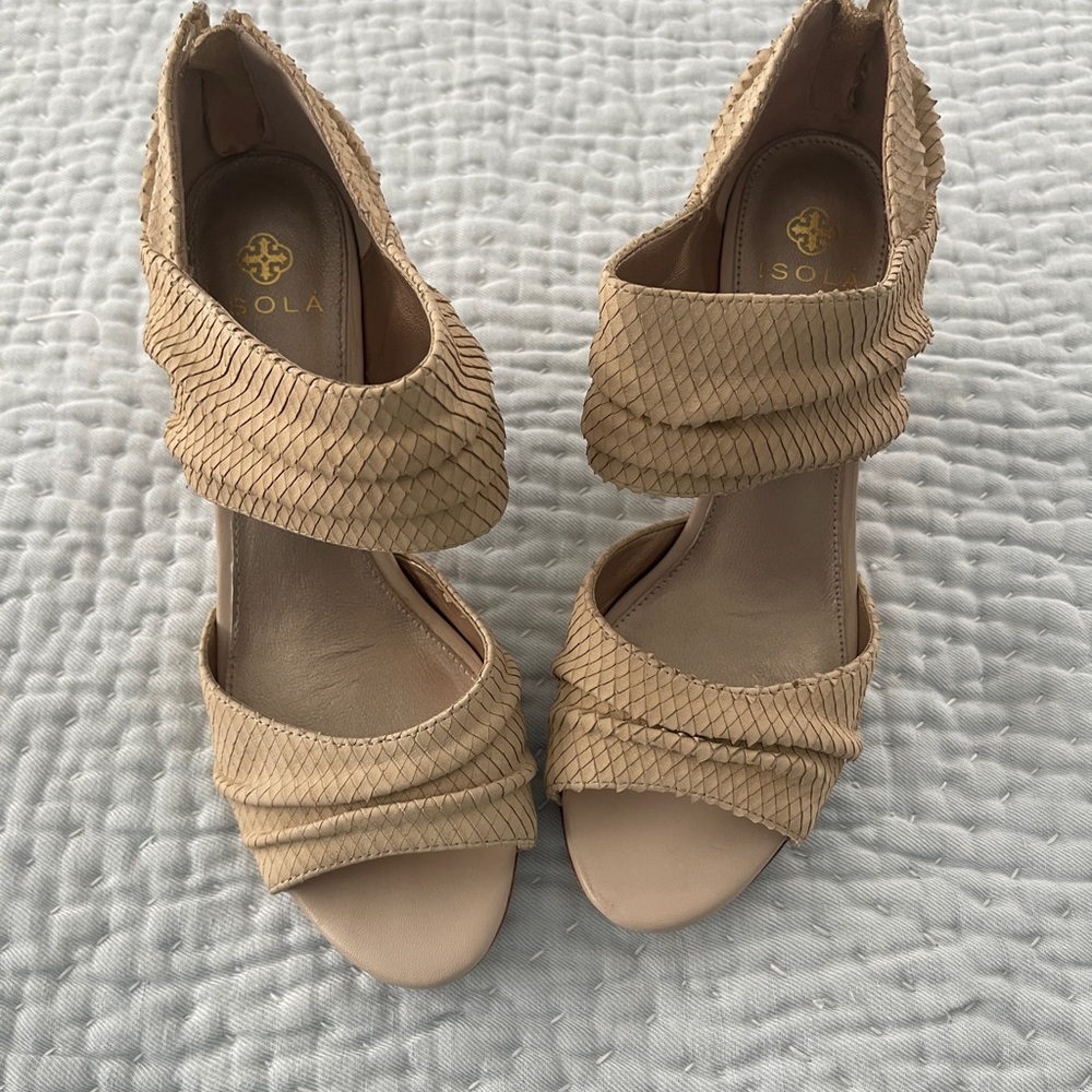 Women’s shoes zipper back